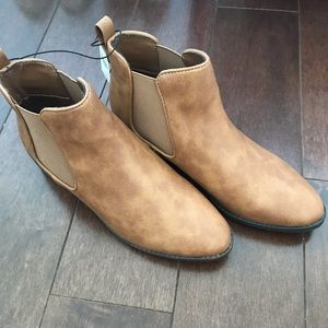 Express Deep tan/brown Booties